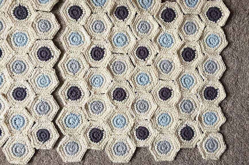 How to make crochet cushion cover from hexagonal shapes