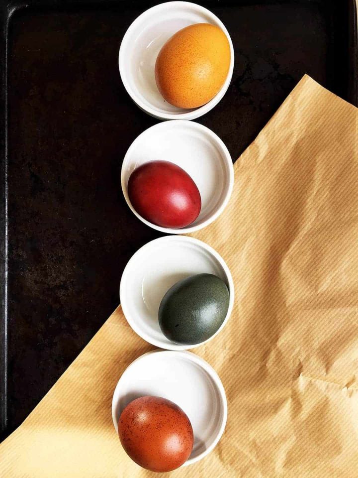 How to dye eggs with turmeric, tea, onion skins and cabbage