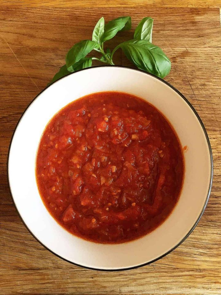 How to make basic tomato pasta sauce