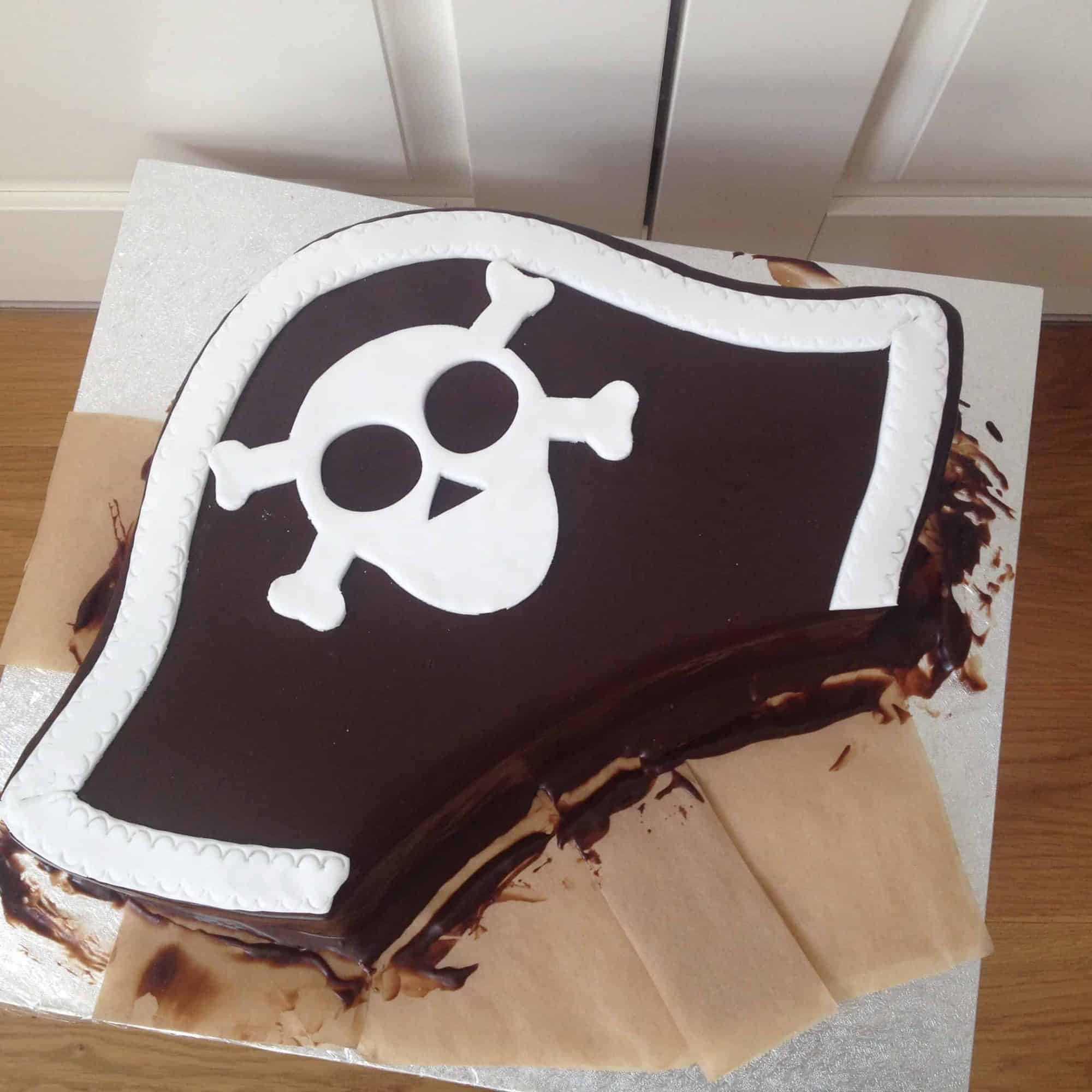 How to make a pirate hat cake