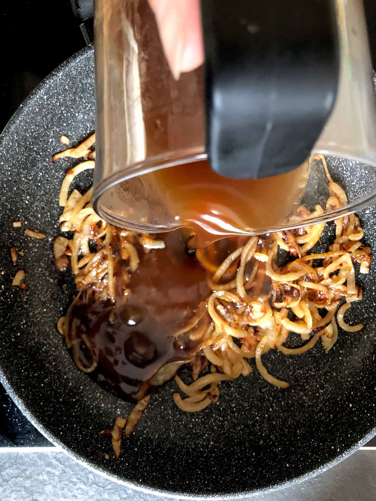 Making onion gravy