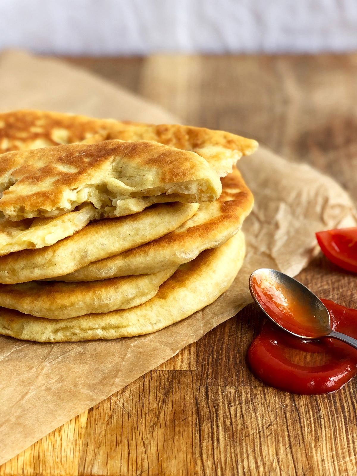 Fried yoghurt flatbread