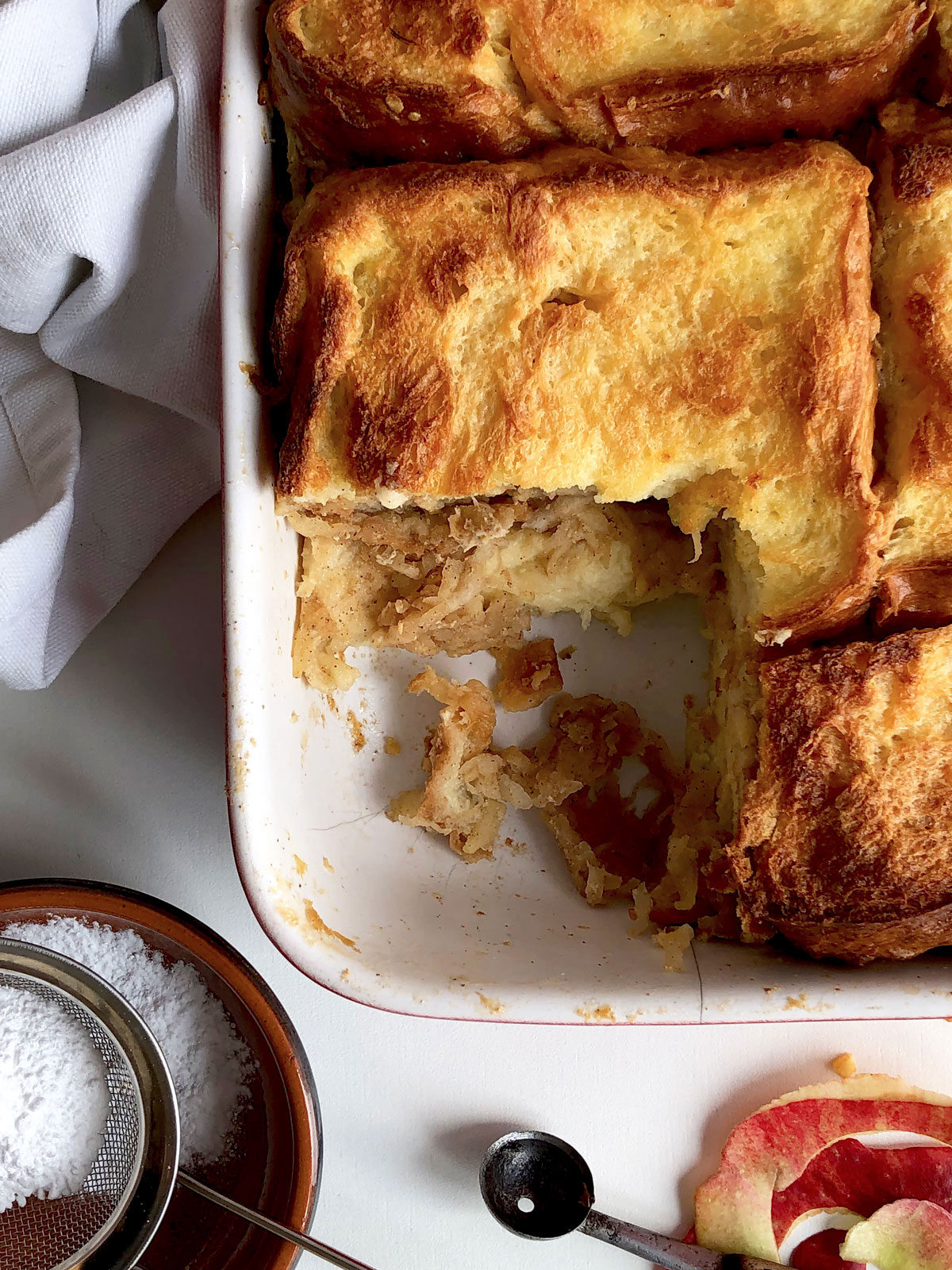 Baked bread pudding with apples.